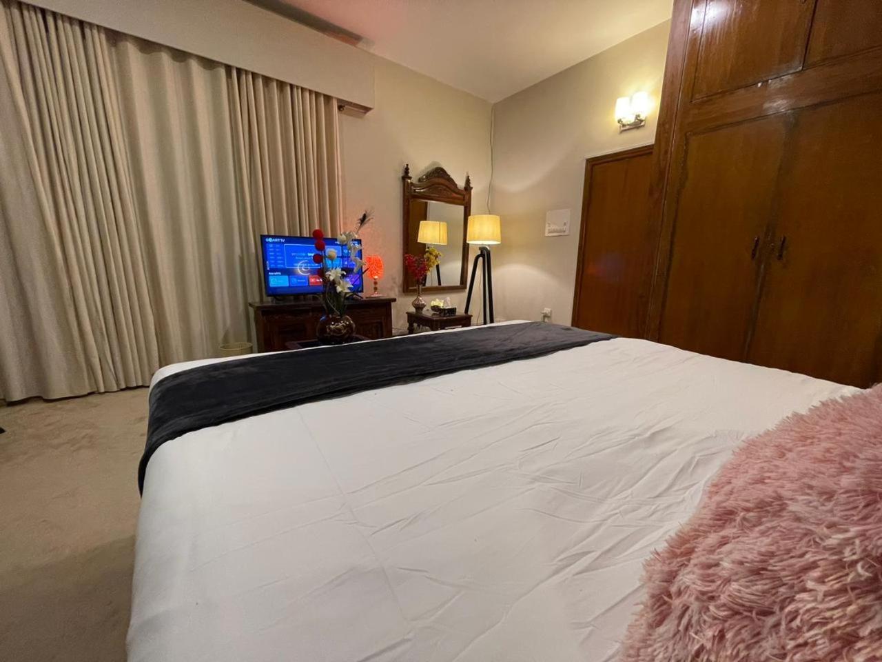 The Life Style Lodges Opp Centaurus Mall Islamabad Bagian luar foto