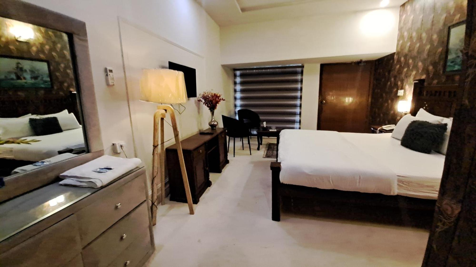 The Life Style Lodges Opp Centaurus Mall Islamabad Bagian luar foto