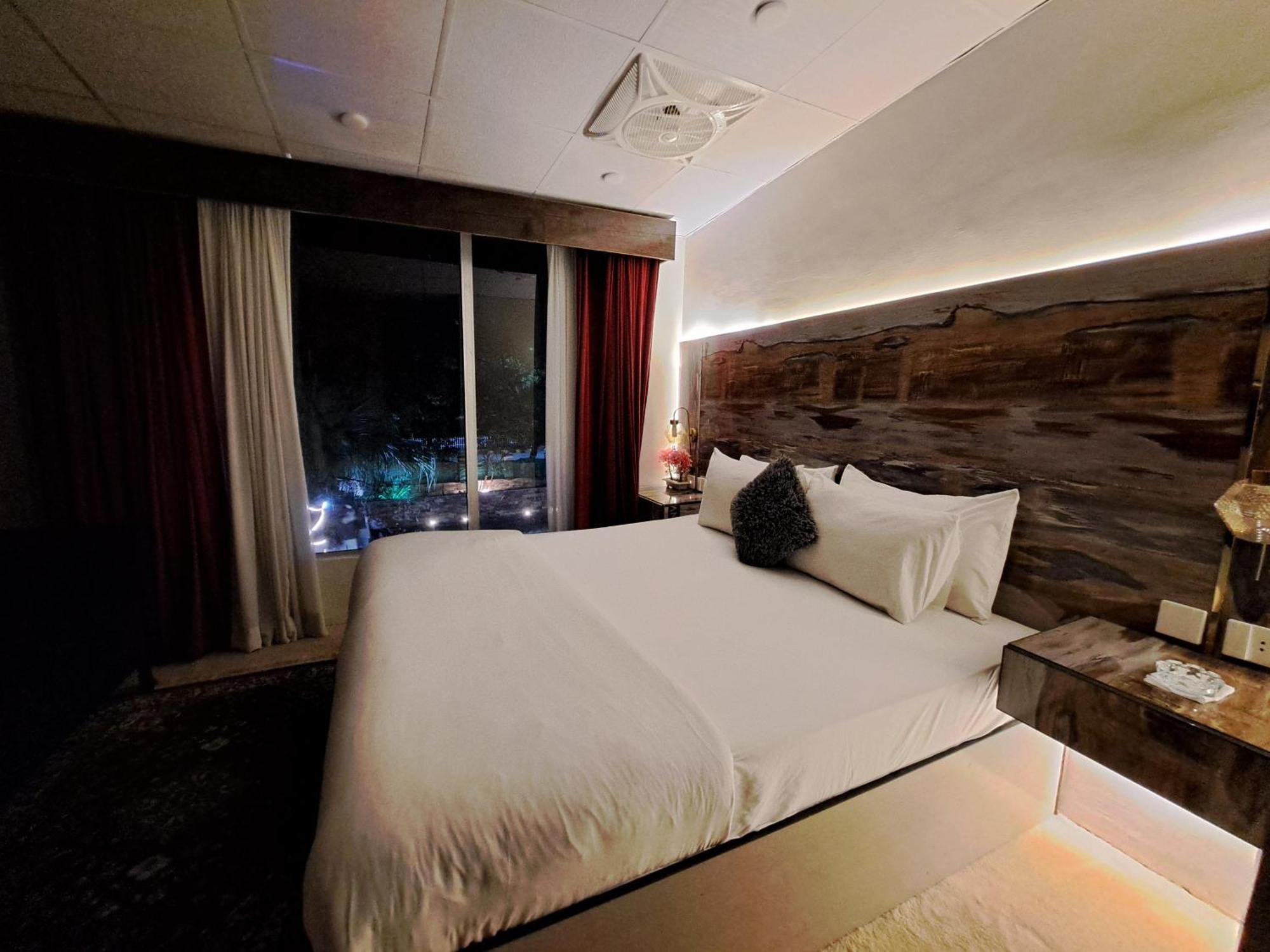 The Life Style Lodges Opp Centaurus Mall Islamabad Bagian luar foto